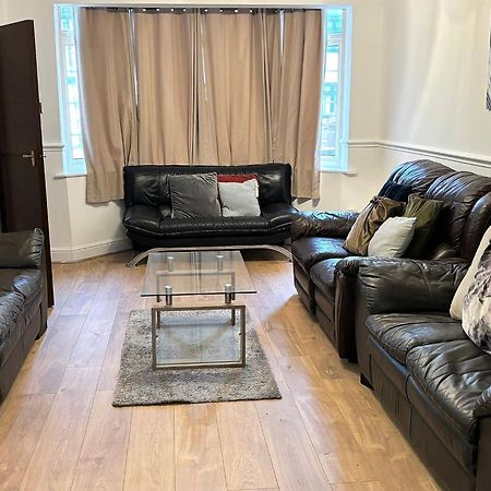 London Luxury 5 Bedroom House 2 Min Walk To The Tube Station Dagenham Luaran gambar