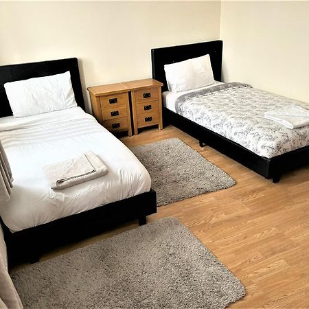 London Luxury 5 Bedroom House 2 Min Walk To The Tube Station Dagenham Luaran gambar