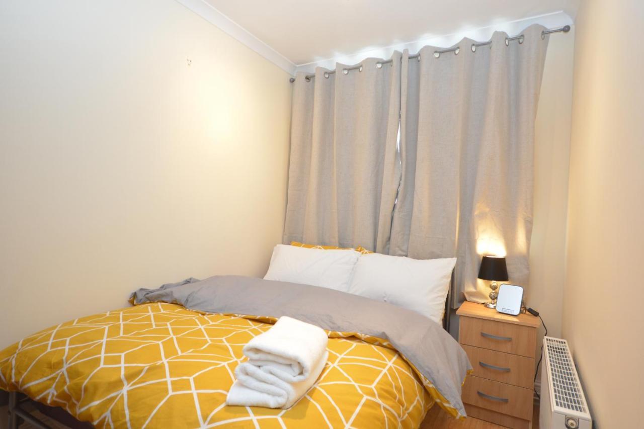 London Luxury 5 Bedroom House 2 Min Walk To The Tube Station Dagenham Luaran gambar