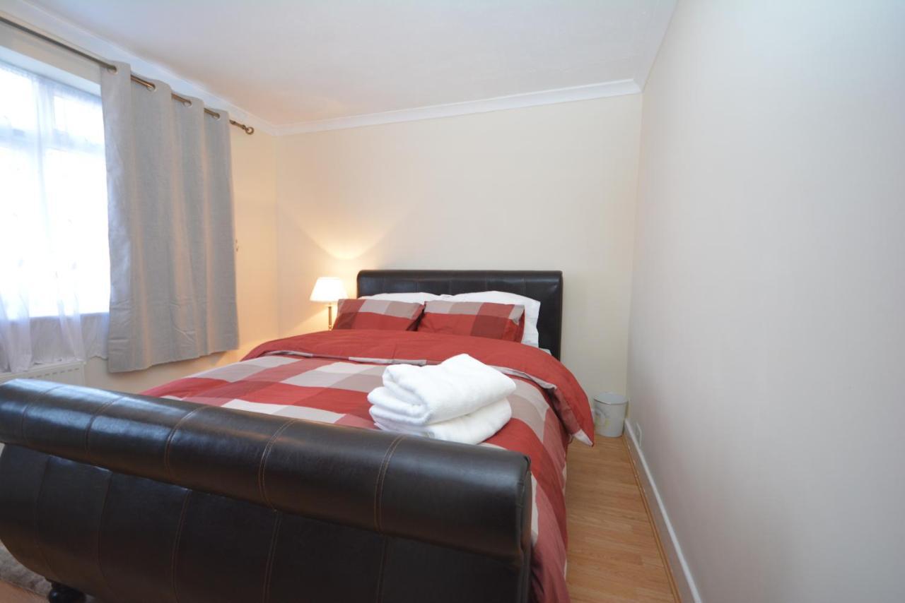 London Luxury 5 Bedroom House 2 Min Walk To The Tube Station Dagenham Luaran gambar