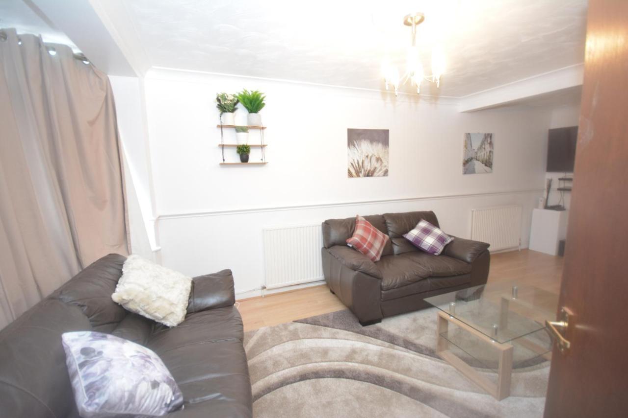 London Luxury 5 Bedroom House 2 Min Walk To The Tube Station Dagenham Luaran gambar
