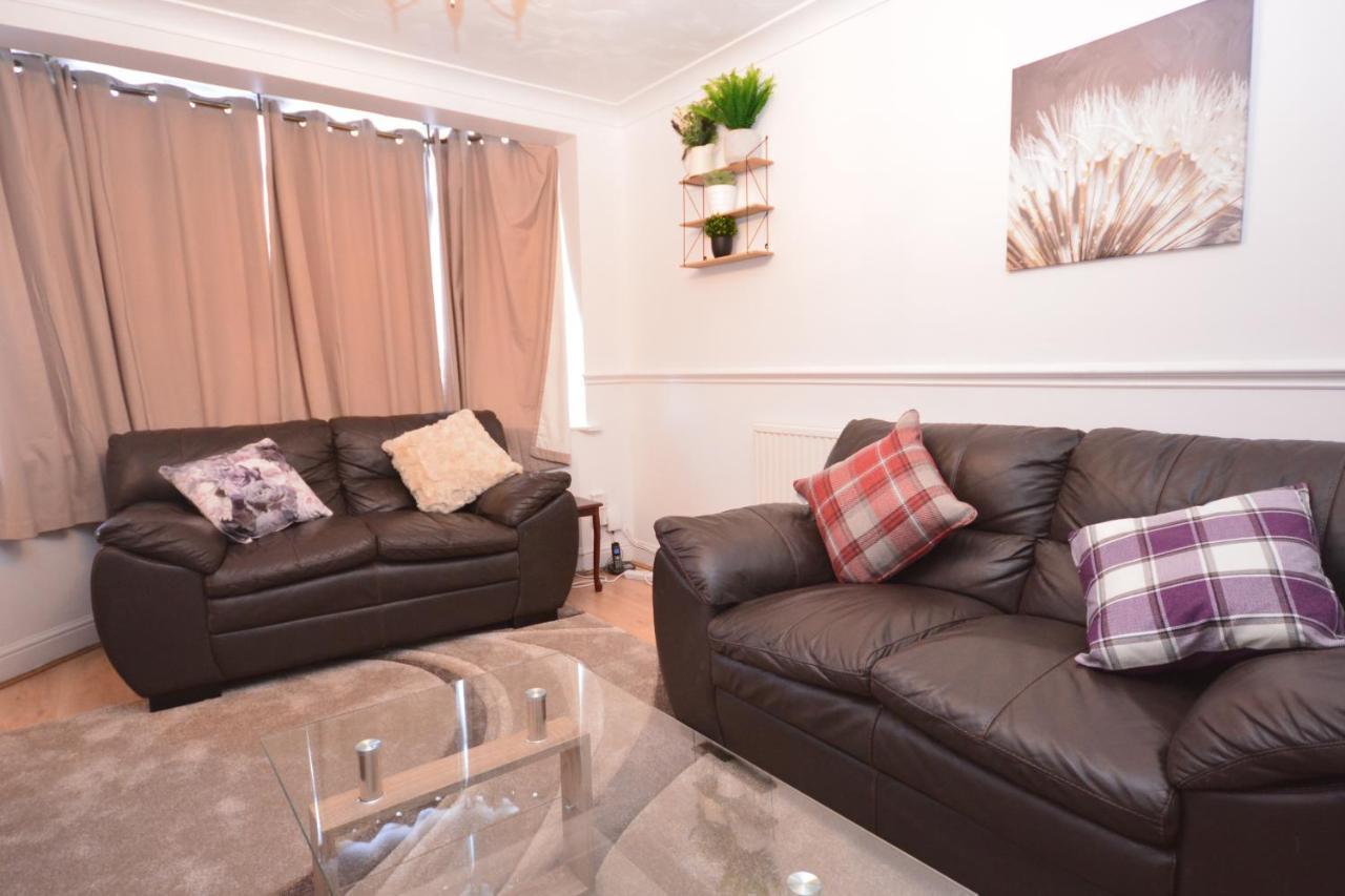 London Luxury 5 Bedroom House 2 Min Walk To The Tube Station Dagenham Luaran gambar