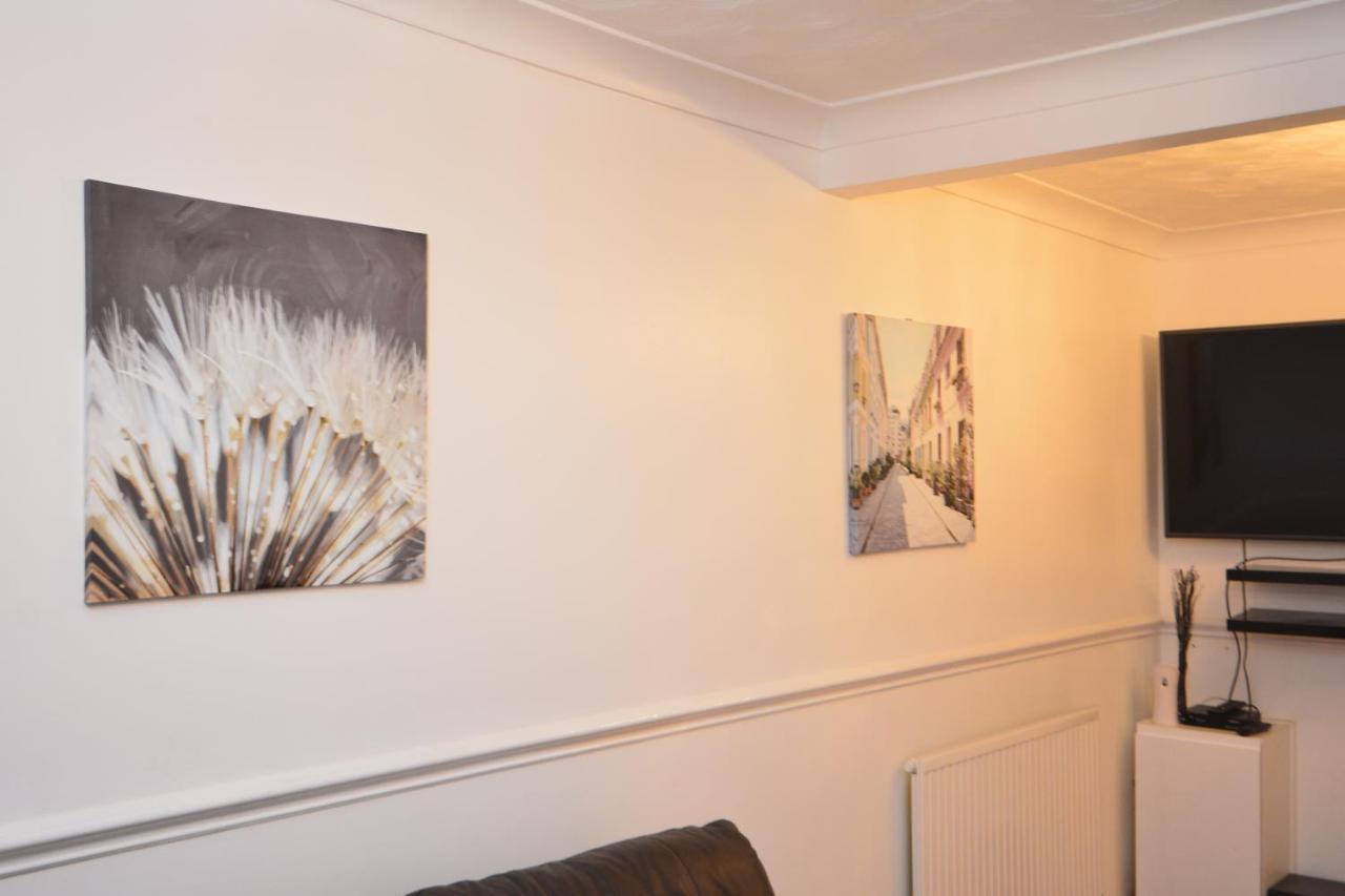 London Luxury 5 Bedroom House 2 Min Walk To The Tube Station Dagenham Luaran gambar