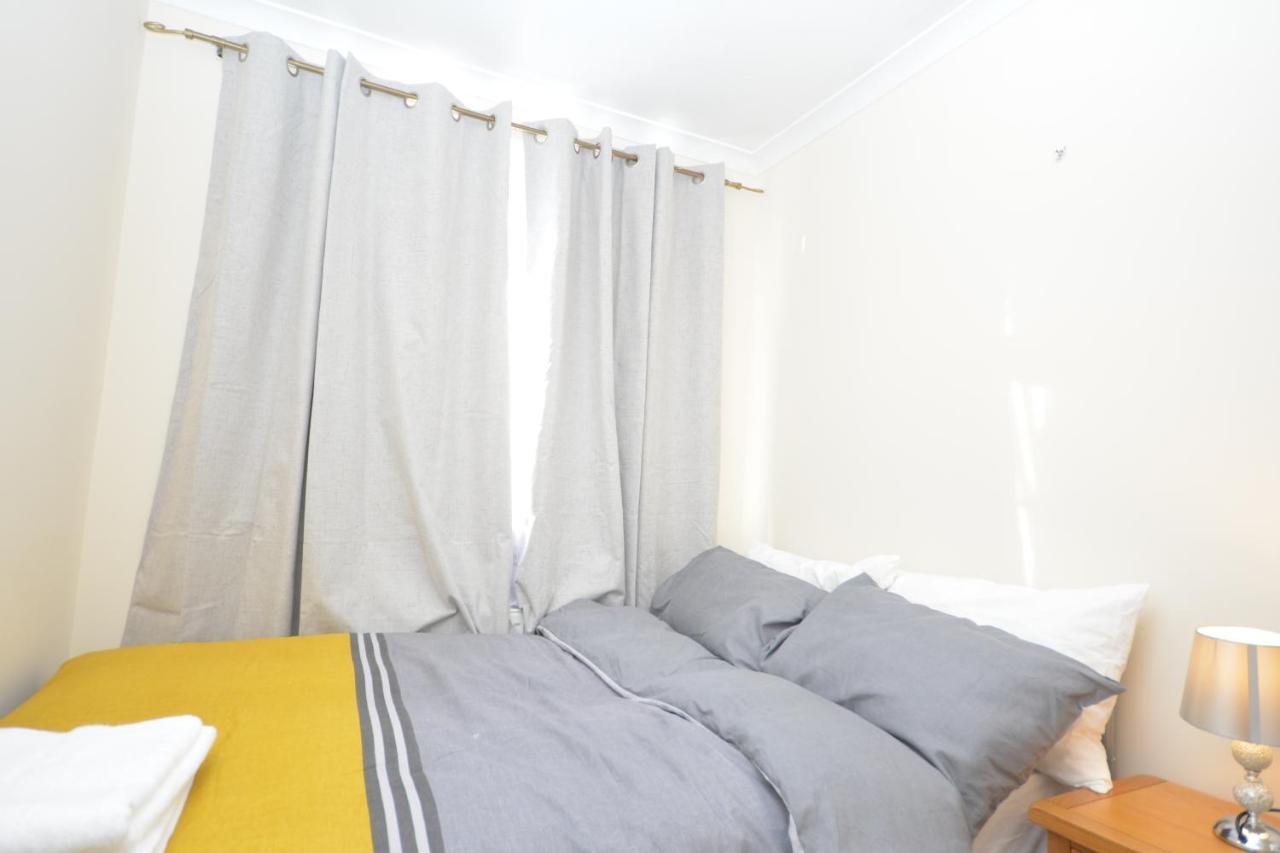 London Luxury 5 Bedroom House 2 Min Walk To The Tube Station Dagenham Luaran gambar
