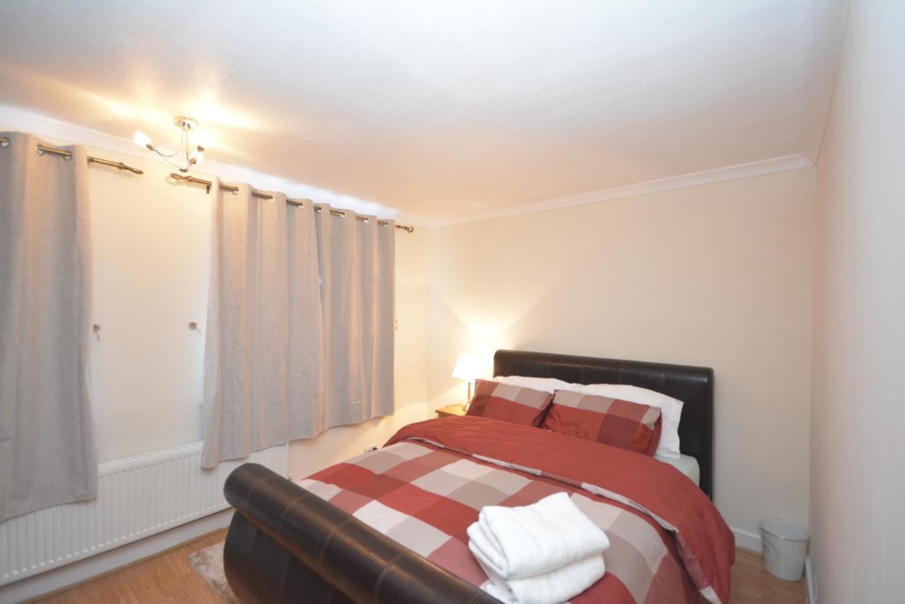 London Luxury 5 Bedroom House 2 Min Walk To The Tube Station Dagenham Luaran gambar