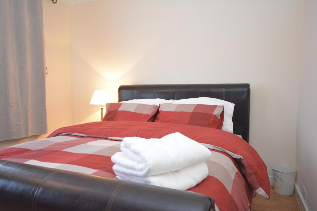 London Luxury 5 Bedroom House 2 Min Walk To The Tube Station Dagenham Luaran gambar