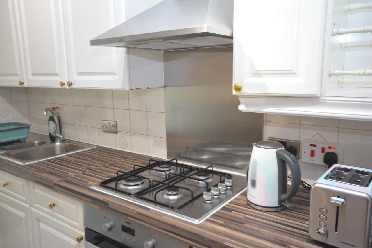 London Luxury 5 Bedroom House 2 Min Walk To The Tube Station Dagenham Luaran gambar