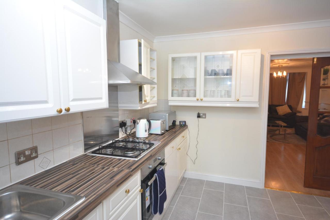 London Luxury 5 Bedroom House 2 Min Walk To The Tube Station Dagenham Luaran gambar