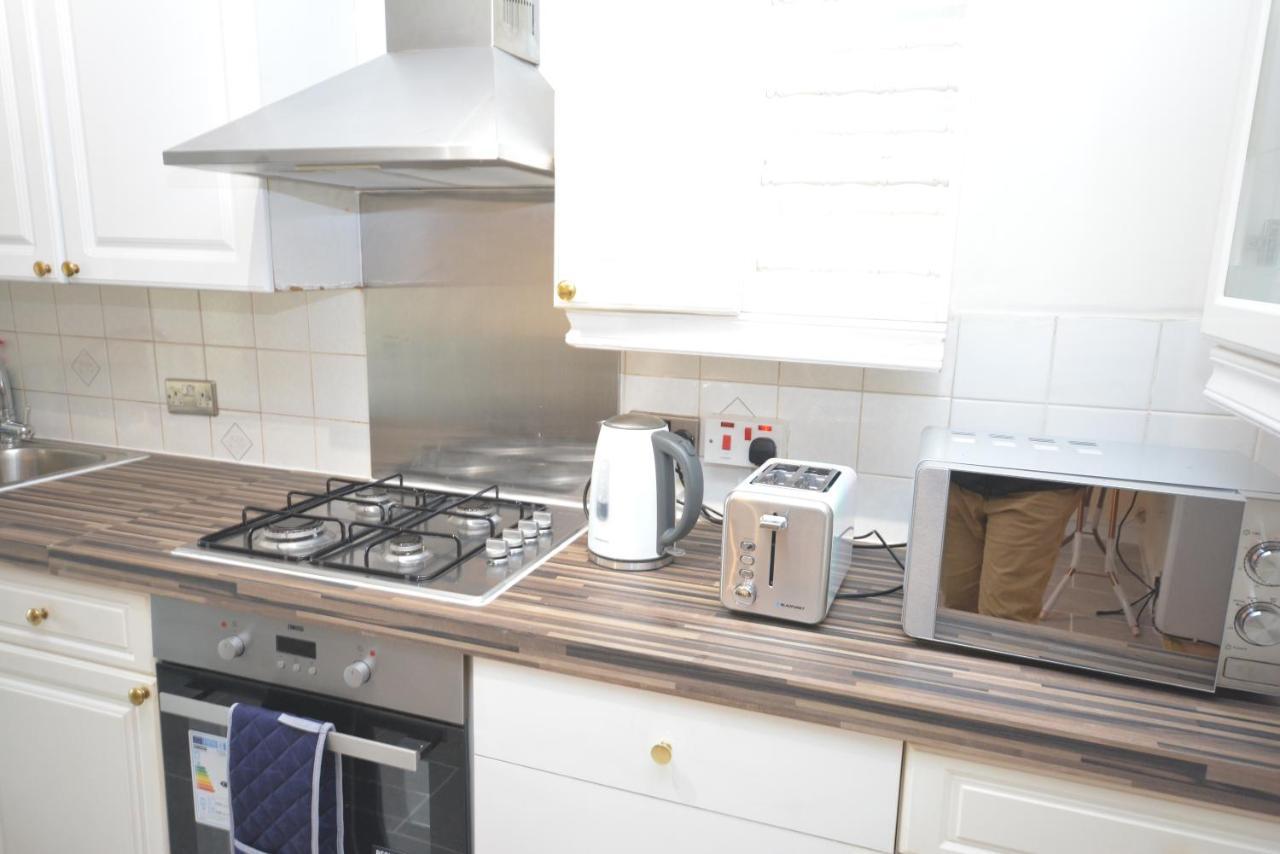 London Luxury 5 Bedroom House 2 Min Walk To The Tube Station Dagenham Luaran gambar