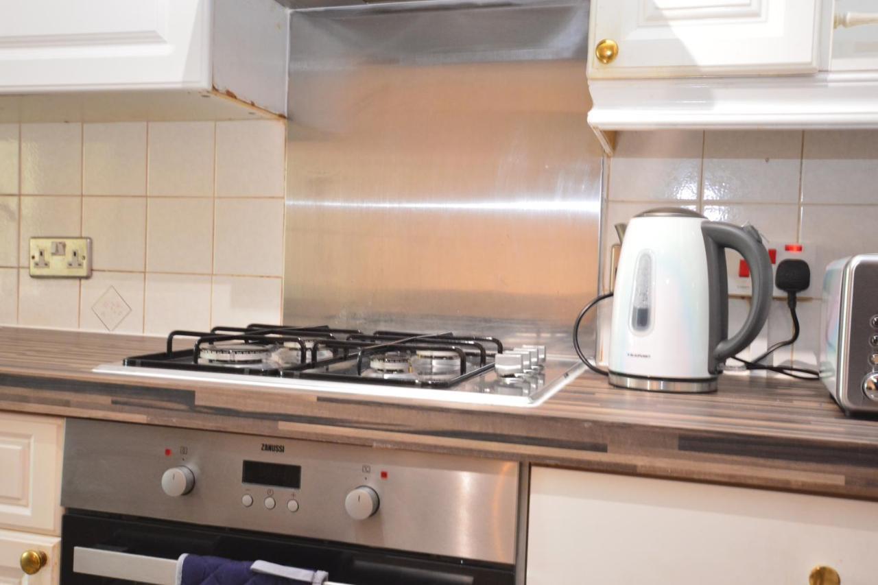 London Luxury 5 Bedroom House 2 Min Walk To The Tube Station Dagenham Luaran gambar