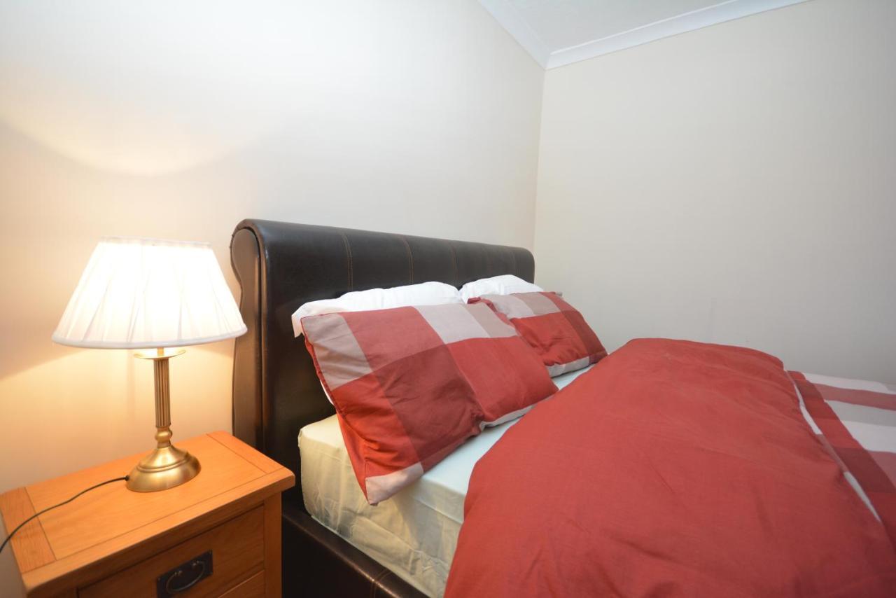 London Luxury 5 Bedroom House 2 Min Walk To The Tube Station Dagenham Luaran gambar