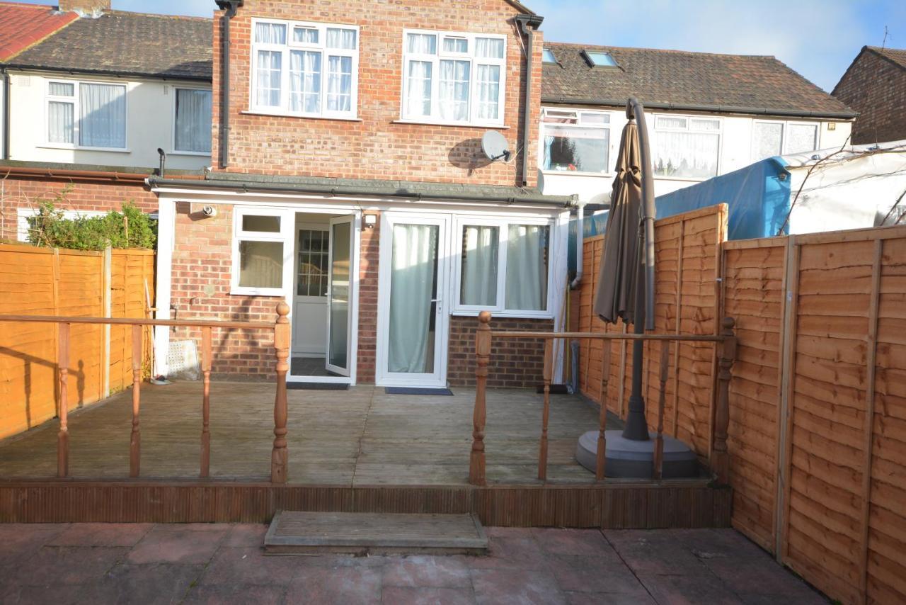 London Luxury 5 Bedroom House 2 Min Walk To The Tube Station Dagenham Luaran gambar