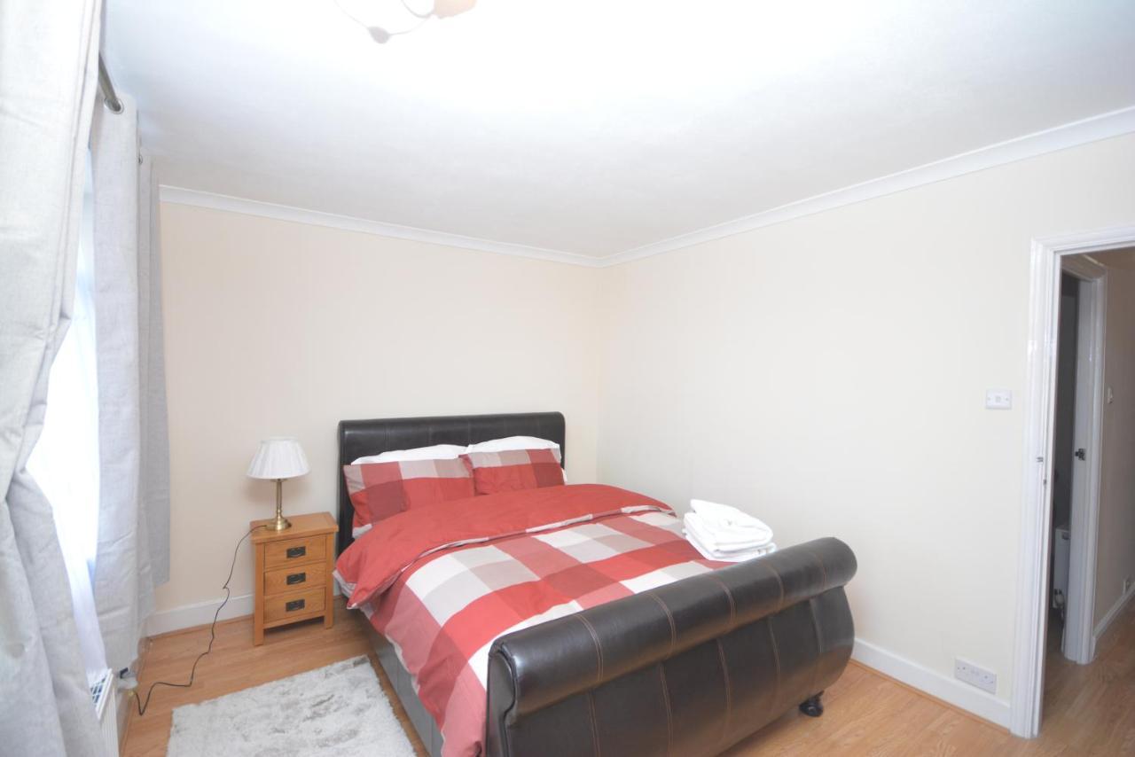 London Luxury 5 Bedroom House 2 Min Walk To The Tube Station Dagenham Luaran gambar