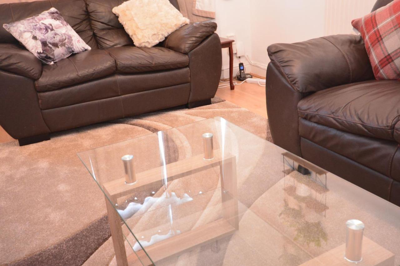 London Luxury 5 Bedroom House 2 Min Walk To The Tube Station Dagenham Luaran gambar