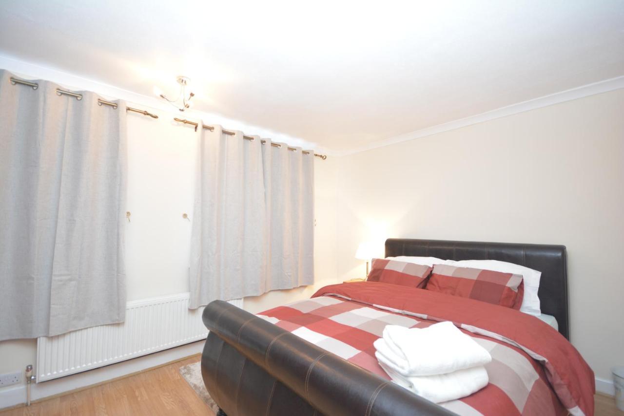 London Luxury 5 Bedroom House 2 Min Walk To The Tube Station Dagenham Luaran gambar