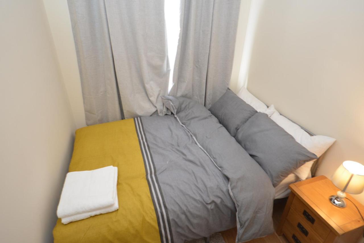 London Luxury 5 Bedroom House 2 Min Walk To The Tube Station Dagenham Luaran gambar