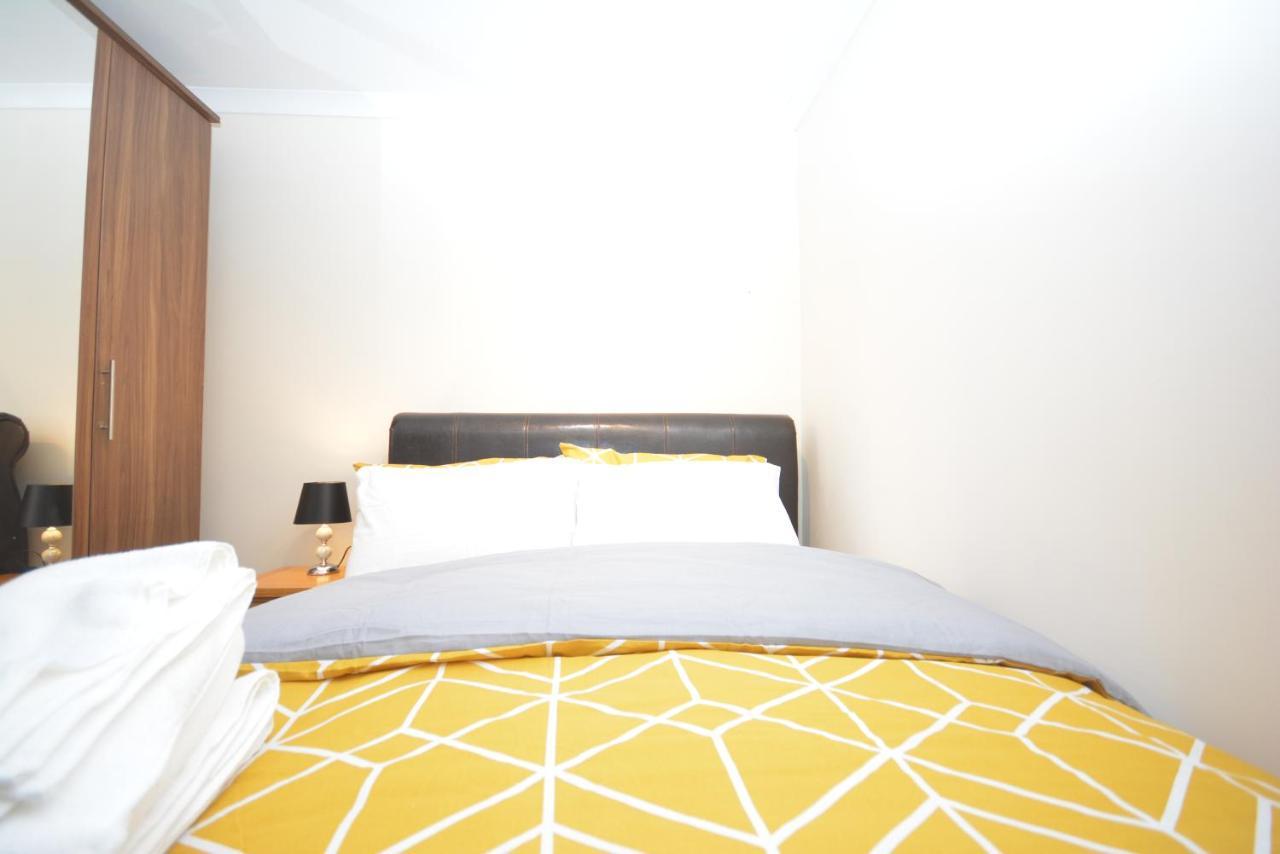 London Luxury 5 Bedroom House 2 Min Walk To The Tube Station Dagenham Luaran gambar