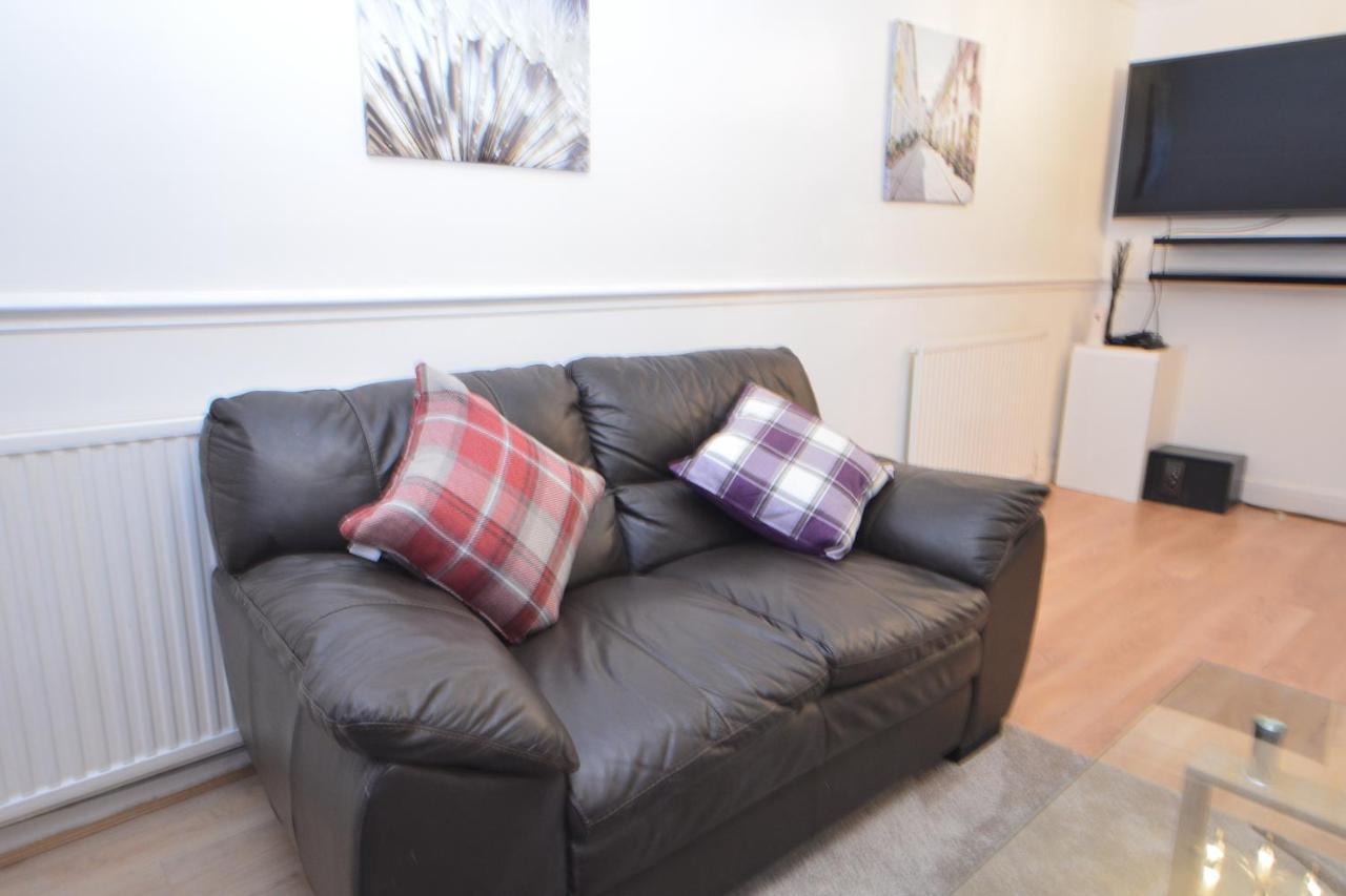 London Luxury 5 Bedroom House 2 Min Walk To The Tube Station Dagenham Luaran gambar