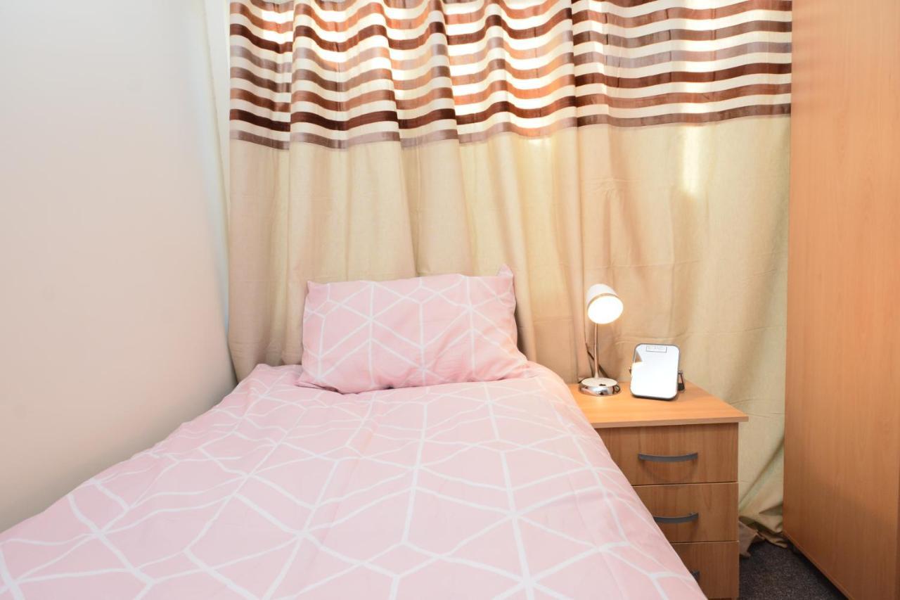 London Luxury 5 Bedroom House 2 Min Walk To The Tube Station Dagenham Luaran gambar