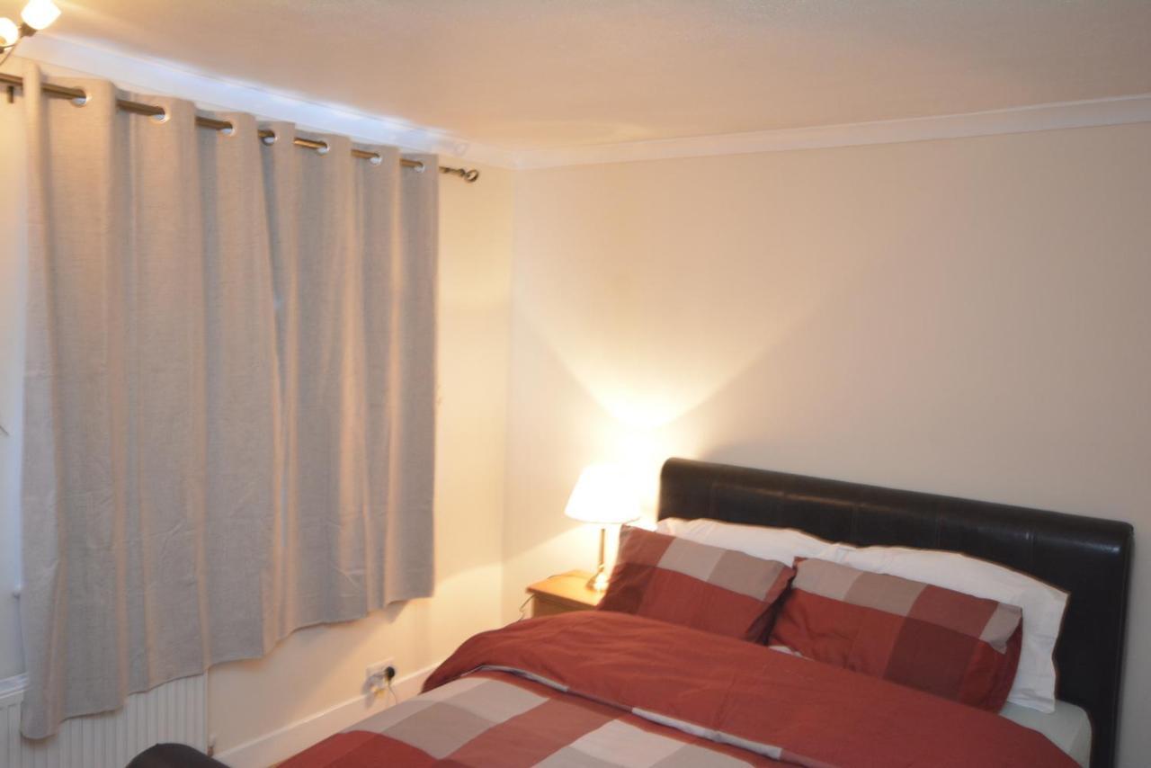London Luxury 5 Bedroom House 2 Min Walk To The Tube Station Dagenham Luaran gambar