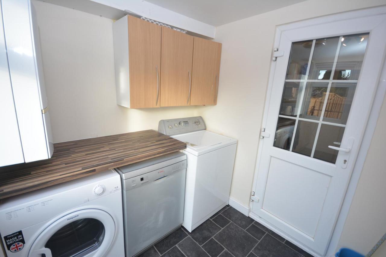 London Luxury 5 Bedroom House 2 Min Walk To The Tube Station Dagenham Luaran gambar