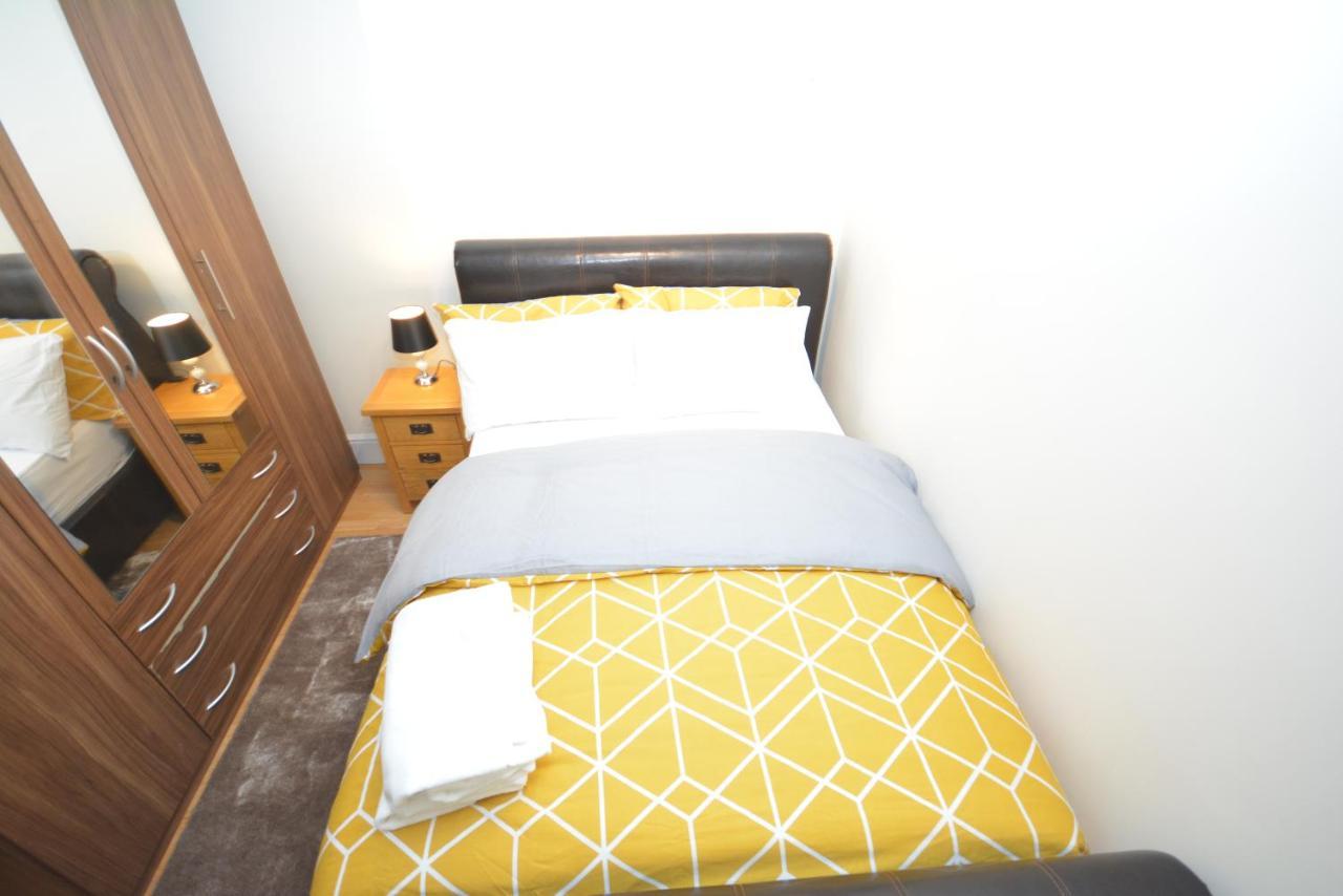 London Luxury 5 Bedroom House 2 Min Walk To The Tube Station Dagenham Luaran gambar