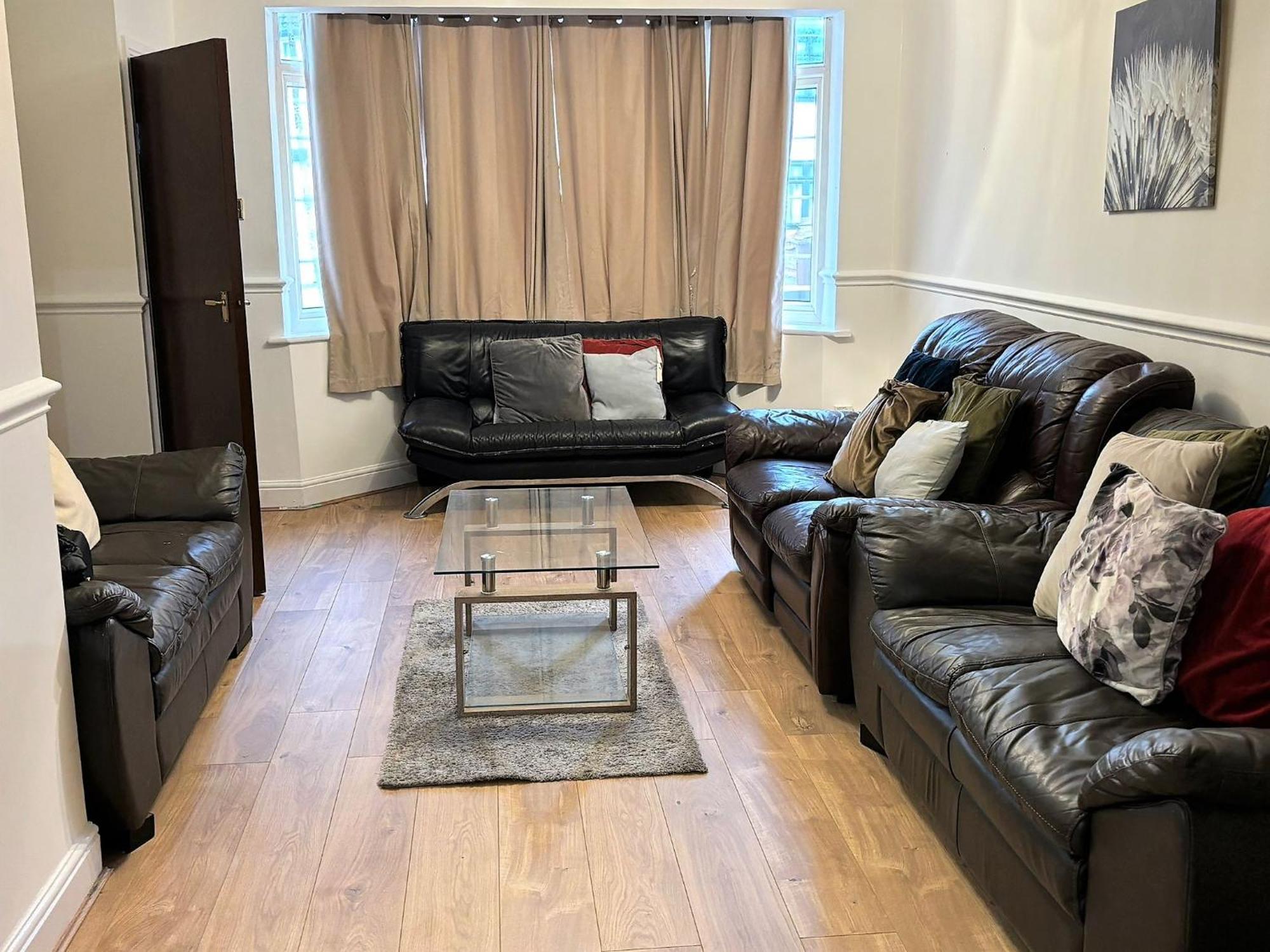 London Luxury 5 Bedroom House 2 Min Walk To The Tube Station Dagenham Luaran gambar