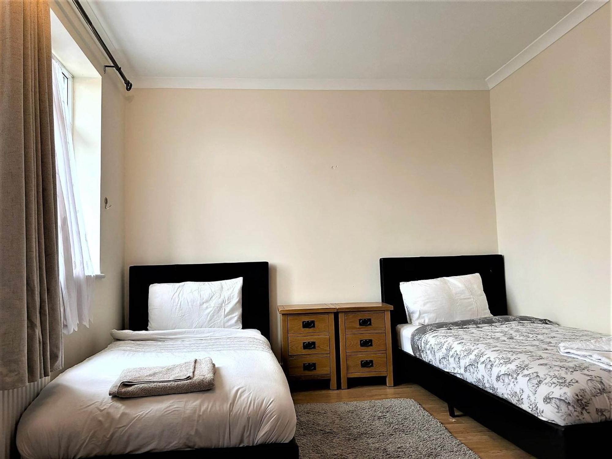 London Luxury 5 Bedroom House 2 Min Walk To The Tube Station Dagenham Luaran gambar